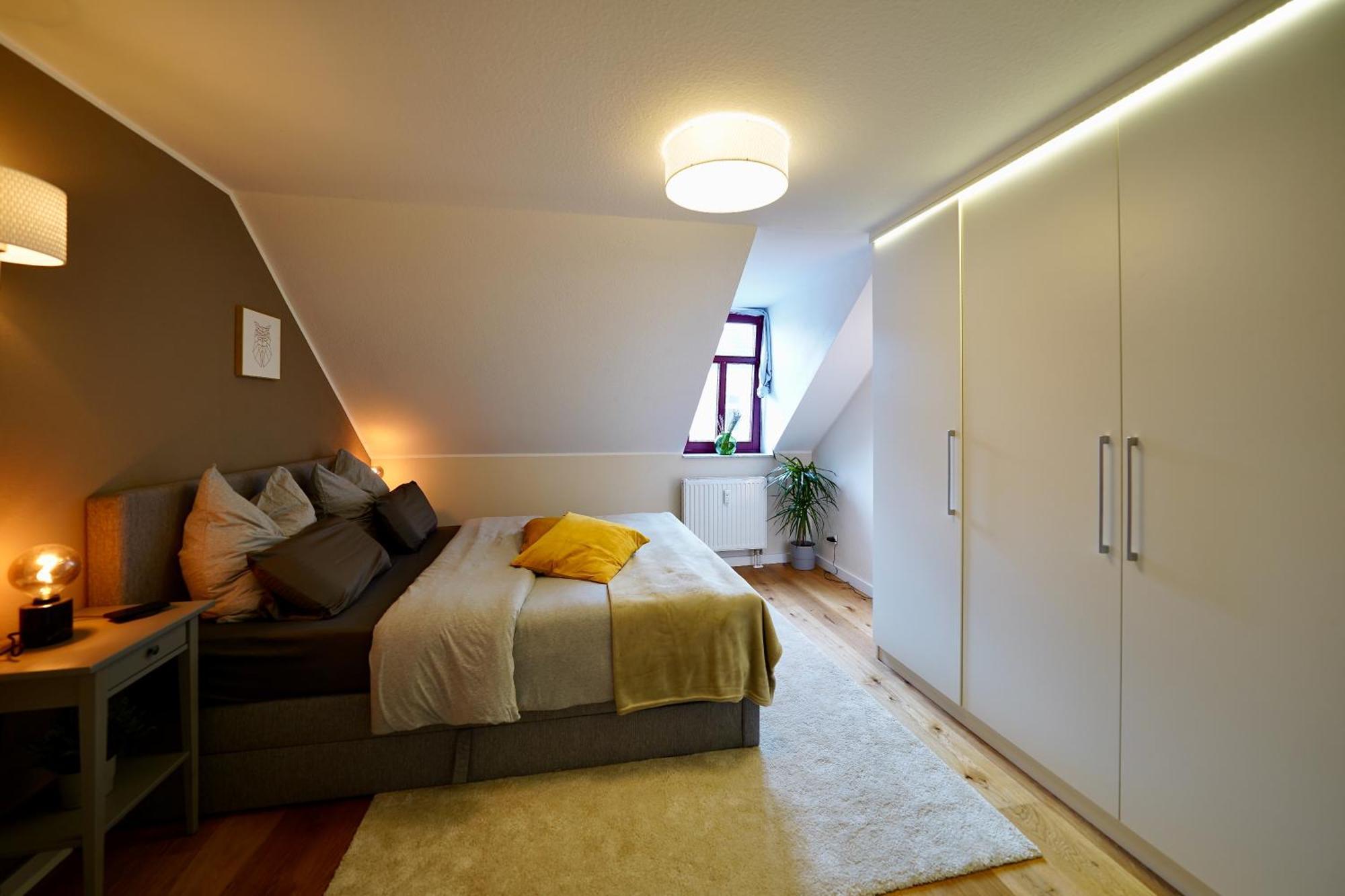 Edler Wohnraum Noble Stadtoase Mit Boxspringbett, Kaffeevollautomat & Parkplatz Цвиккау Экстерьер фото