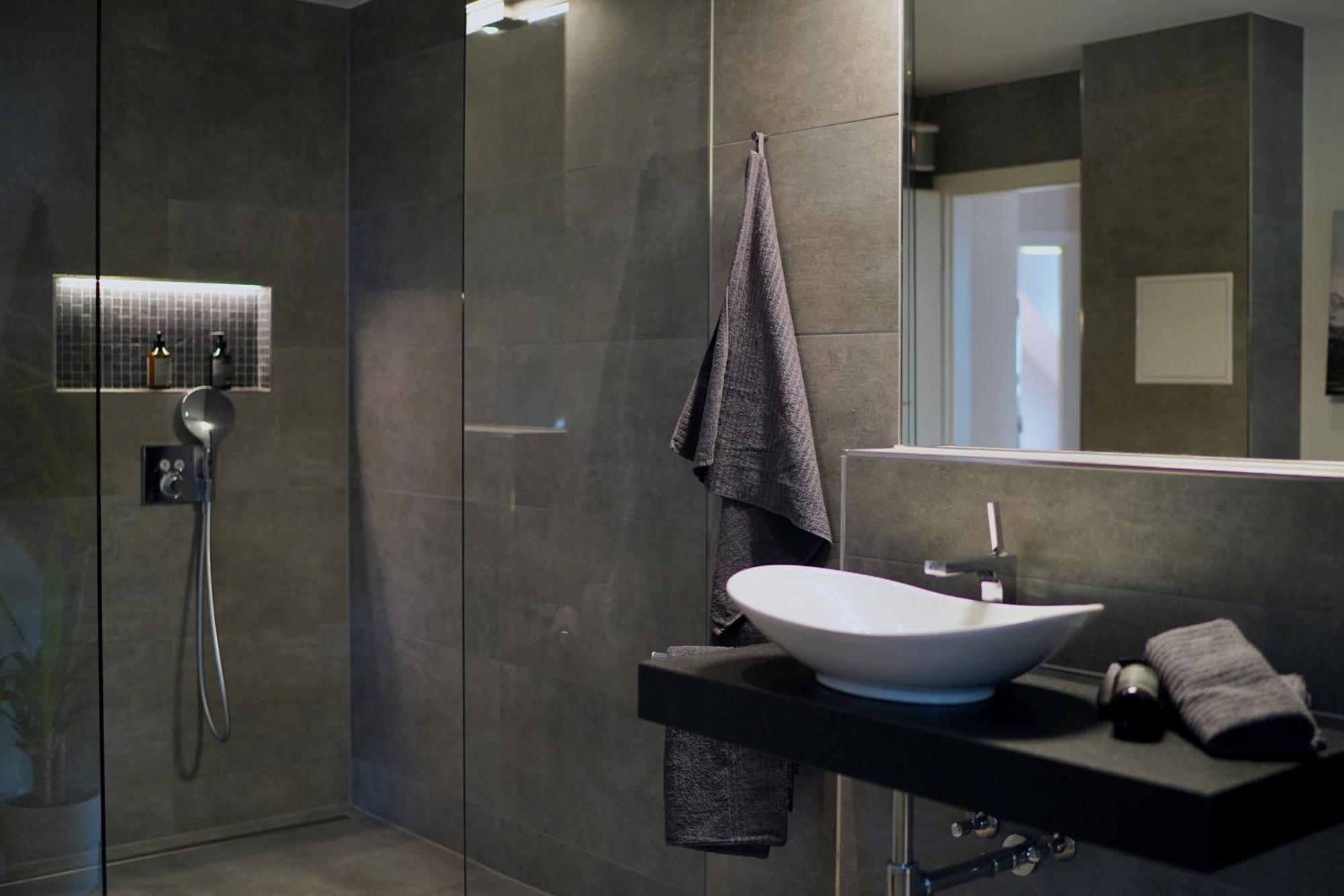 Edler Wohnraum Noble Stadtoase Mit Boxspringbett, Kaffeevollautomat & Parkplatz Цвиккау Экстерьер фото