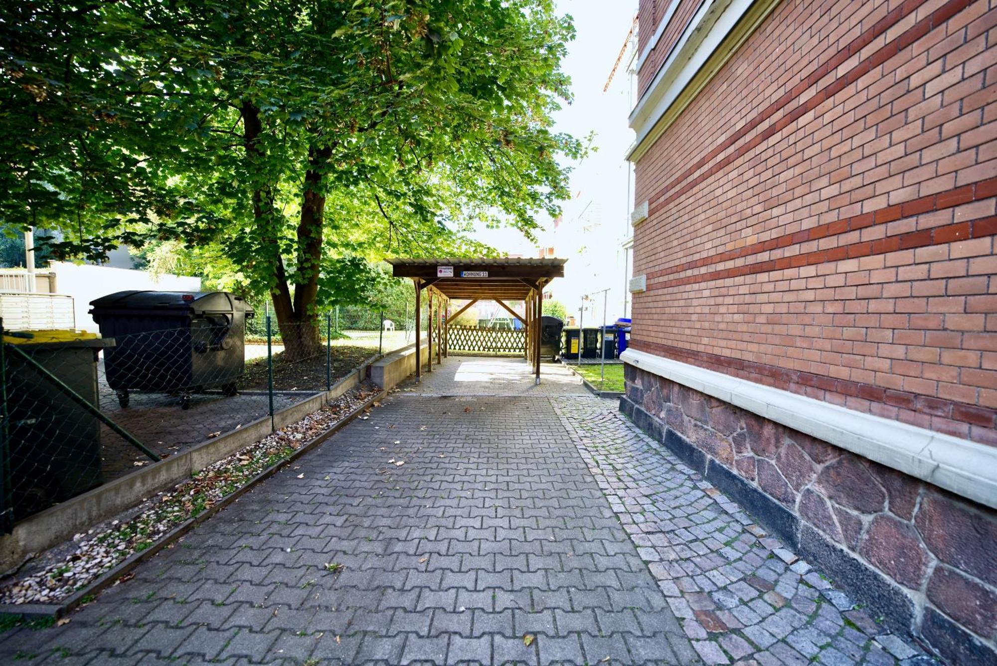 Edler Wohnraum Noble Stadtoase Mit Boxspringbett, Kaffeevollautomat & Parkplatz Цвиккау Экстерьер фото