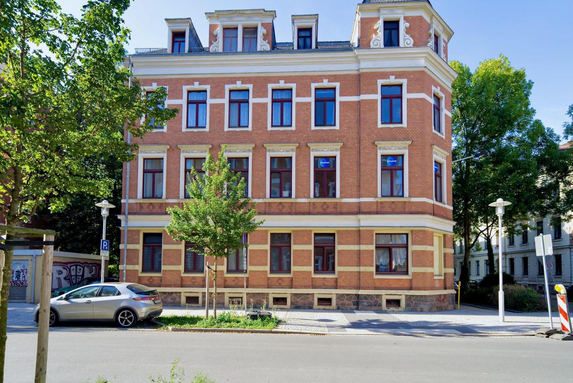 Edler Wohnraum Noble Stadtoase Mit Boxspringbett, Kaffeevollautomat & Parkplatz Цвиккау Экстерьер фото