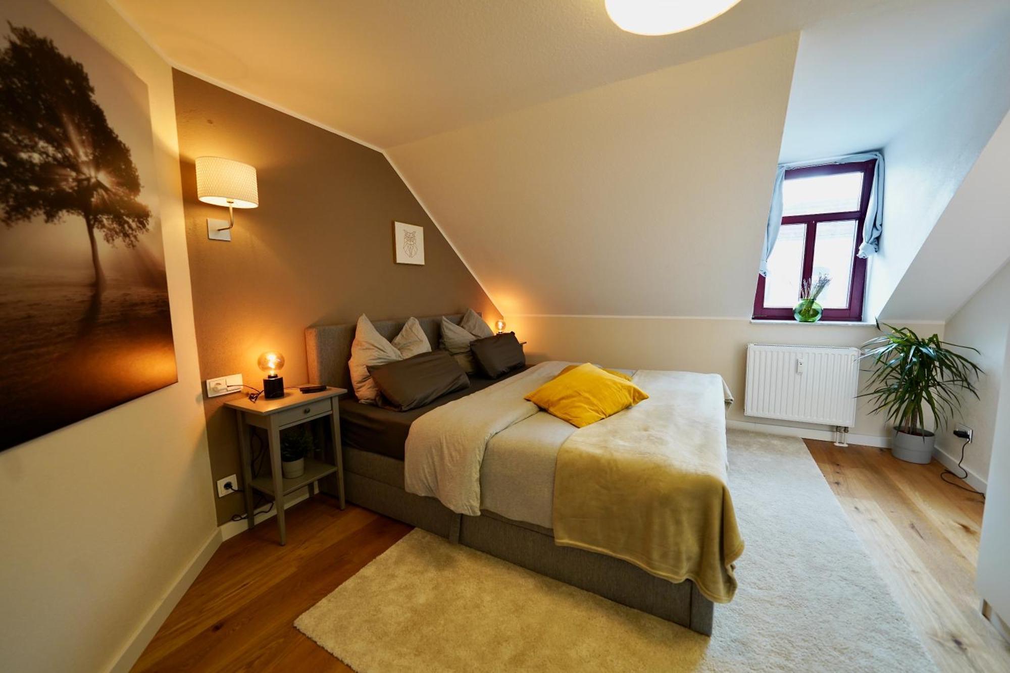 Edler Wohnraum Noble Stadtoase Mit Boxspringbett, Kaffeevollautomat & Parkplatz Цвиккау Экстерьер фото